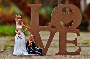 蓝色伴娘服配什么颜色鞋子 淡蓝色的伴娘服陪什么鞋子好