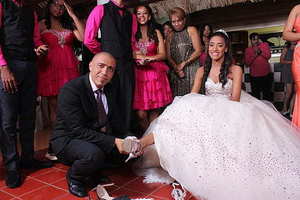 订婚在家吃还是饭店 一般订婚宴大家是喜欢饭店还是酒店