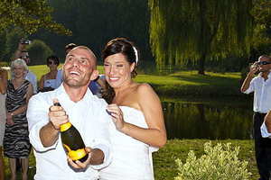 简单大气的婚车装饰 婚车怎么装饰好看 婚车装饰步骤介绍