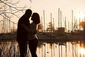 红色婚车用什么花装饰好看 红色婚车配什么花好看?