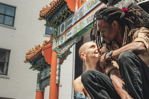 中式婚礼女方穿的衣服叫什么 参加中式婚礼女孩子应该穿什么衣服去