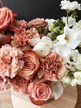 结婚藏蓝色西装配什么领带 结婚穿藏蓝色西服配什么颜色衬衫和领带