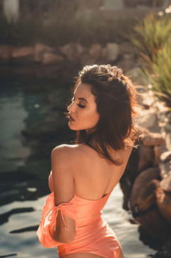 领结婚证需要送礼物吗