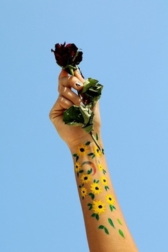 朋友婚礼穿什么衣服 参加朋友婚礼要穿什么衣服?