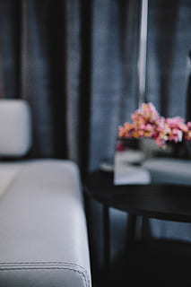 晚礼服可以配靴子吗 穿着晚礼服，怎样搭配靴子