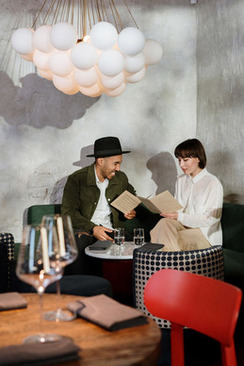 结婚糖果礼盒都装啥 喜糖盒里一般都装啥东西啊