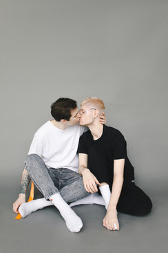 婚纱照新郎要化妆吗 拍婚纱照时新郎新娘会在一起化妆吗