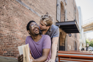 女儿结婚微信邀请函怎么写 女儿结婚微信请客怎么写请柬