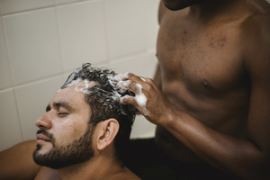 30岁脸大适合什么发型 脸大三十岁女人适合什么发型