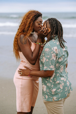 婚宴一般几个热菜几个冷菜 一般婚宴酒店的婚宴菜式是几个冷菜几个热菜