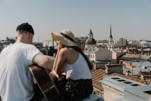结婚彩喷如何清洗 结婚用的彩喷弄衣服上能洗掉吗?