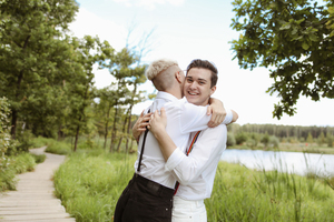 宝宝百天了怎么写微信请帖 孙子过百天,自己家微信群发邀请函怎么写?