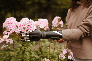 婚礼会所跟着新人的叫什么 请问婚礼会馆跟酒店有什么区别啊？