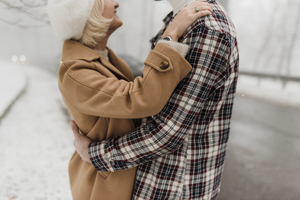 结婚请亲朋好友请帖怎么写 给亲戚朋友结婚请帖怎样写?