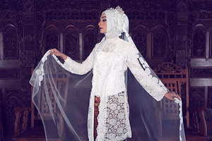 新娘的红伞由谁撑 新娘子结婚要撑红伞的习俗是怎么来的?