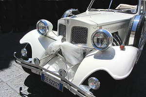 去当伴娘可以穿白色外套吗 当伴娘可以穿白色外套吗