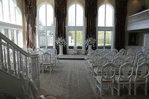 结婚父母穿什么颜色的衣服合适 女儿出嫁父母穿什么颜色的衣服最合适