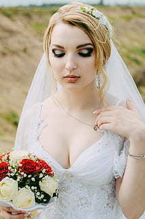 做伴娘鞋能穿黑色吗 伴娘可以穿黑色鞋子吗 伴娘着装注意事项