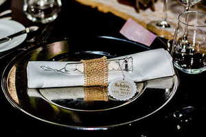 别人订婚送什么礼物比较好 朋友订婚送什么礼物好