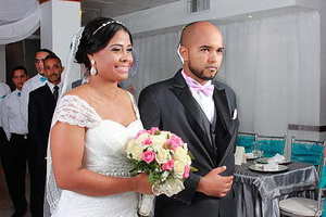 婚礼上的贺词有哪些 婚礼贺词有哪些？