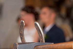 粉色伴娘裙搭什么鞋子 穿粉色裙子的伴娘应该穿什么鞋