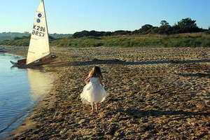 结婚买玉手镯好吗 结婚买玉手镯好还是金手镯好？