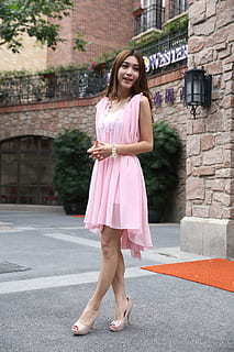 孕妇参加婚礼穿什么衣服 参加婚礼穿什么衣服