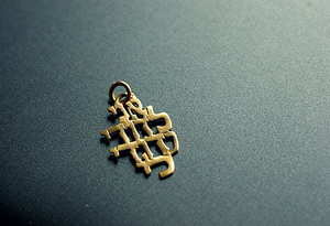 伴娘服可以配小白鞋吗 伴娘服可以配小白鞋吗