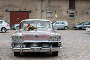 现在找婚庆公司一般多少钱 请一个一般的婚庆大概要多少钱呢?