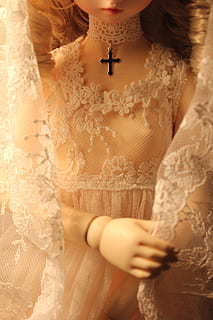 参加闺蜜婚礼穿红色吗 去参加别人的婚礼,穿红色的衣服可以吗?