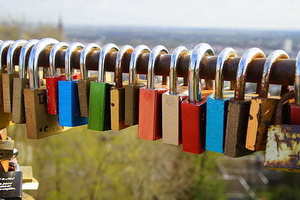 伴郎黑裤子白衬衫