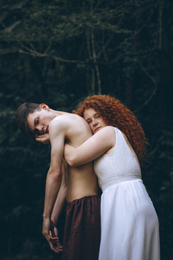 伴郎白衬衫里面穿什么 伴郎 白西服里面穿什么好看