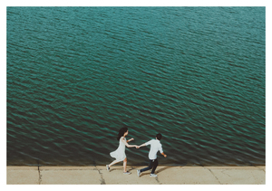 办结婚证要穿什么颜色的衣服 办结婚证穿什么颜色的衣服好