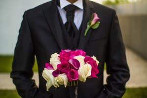 游泳池里可以穿 游泳池里可以穿着普通的衣服游泳吗？