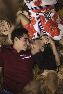 手摇灯架婚礼现场 支架灯跟手摇灯有什么区别呢?