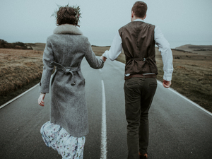 结婚当天喜婆婆穿什么服装 喜婆婆婚礼现场适合什么服装?