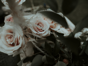 女儿出嫁父母穿什么衣服 女儿结婚父母穿啥衣服