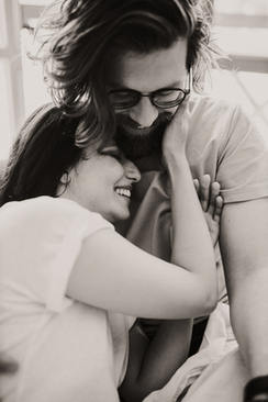 拍结婚照表情应该怎么摆 婚纱照拍摄前姿势和面部表情应该如何练习