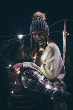 新娘化妆时穿什么衣服 婚礼当天新娘化几个妆换几套服装比较适合