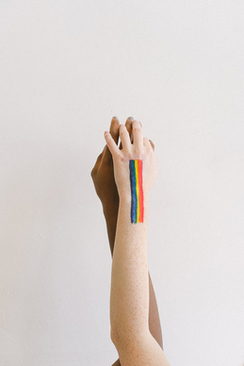 婚礼上新郎穿灰色西装 结婚新郎可以穿银灰色的西装吗?