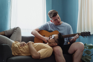 每年都要给媒人送礼吗 结婚后过年过节用给媒人送东西吗？