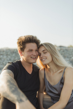 结婚新娘胸花戴哪边 新娘胸花带哪边