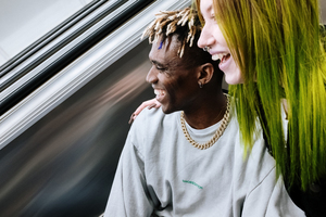 订婚查日子是看谁的生辰八字 结婚择日是女方的生辰八字还是男方的？