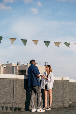 伴郎和新郎的西服颜色 伴郎西装选什么颜色好 不同颜色的伴郎礼服
