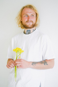 男朋友不求婚直接订婚 男友不求婚就想订婚。