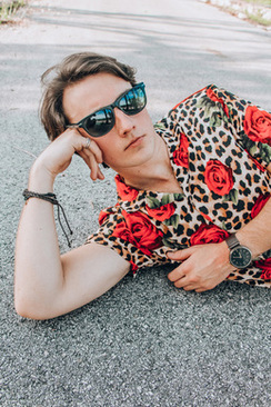 开嗓用什么歌 求一些K歌开嗓歌