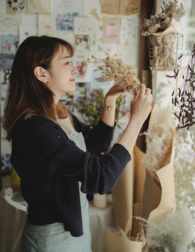 秀禾服里面穿什么裤子