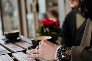 伴郎可以不戴胸花吗 结婚仪式上新郎新娘需要带胸花么