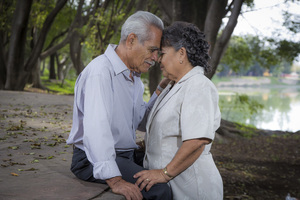 白色婚纱配金色鞋子好看吗 白色婚纱,红色晚礼服可以配金色鞋子吗