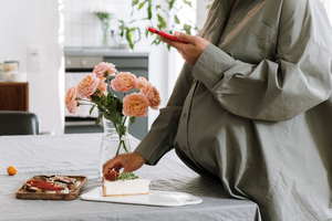 立领旗袍式婚纱 旗袍婚纱姿势该怎么摆?